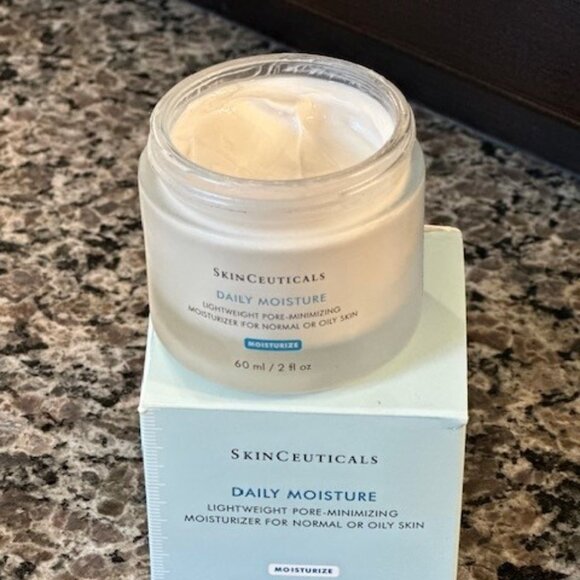 SkinCeuticals Daily Moisture for Oily Skin - Picture 3 of 3